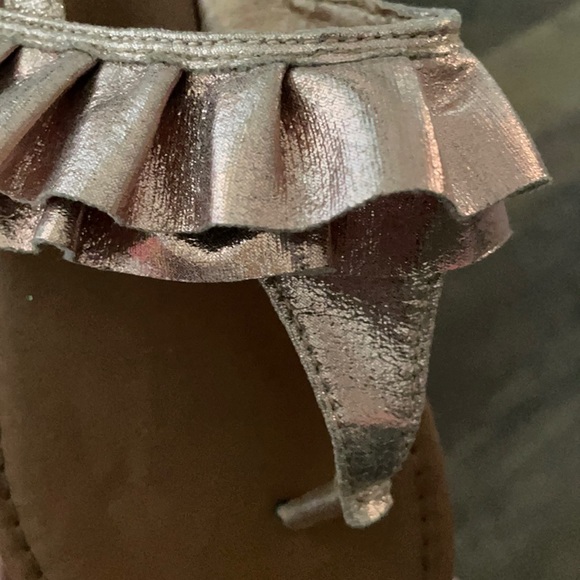 Cute metallic soft thong sandals for little girls - Picture 3 of 3